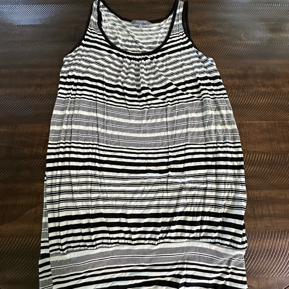Daisy Fuentes Relaxed Ribbed Black and White Tank Top